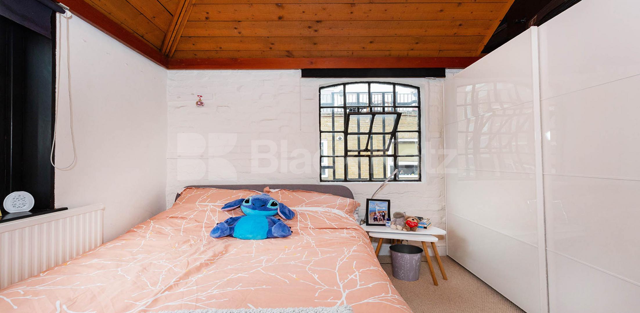 Stunning spacious 3 bed 2 bath with a huge lounge in Kentish Town. Highgate Road, Kentish Town